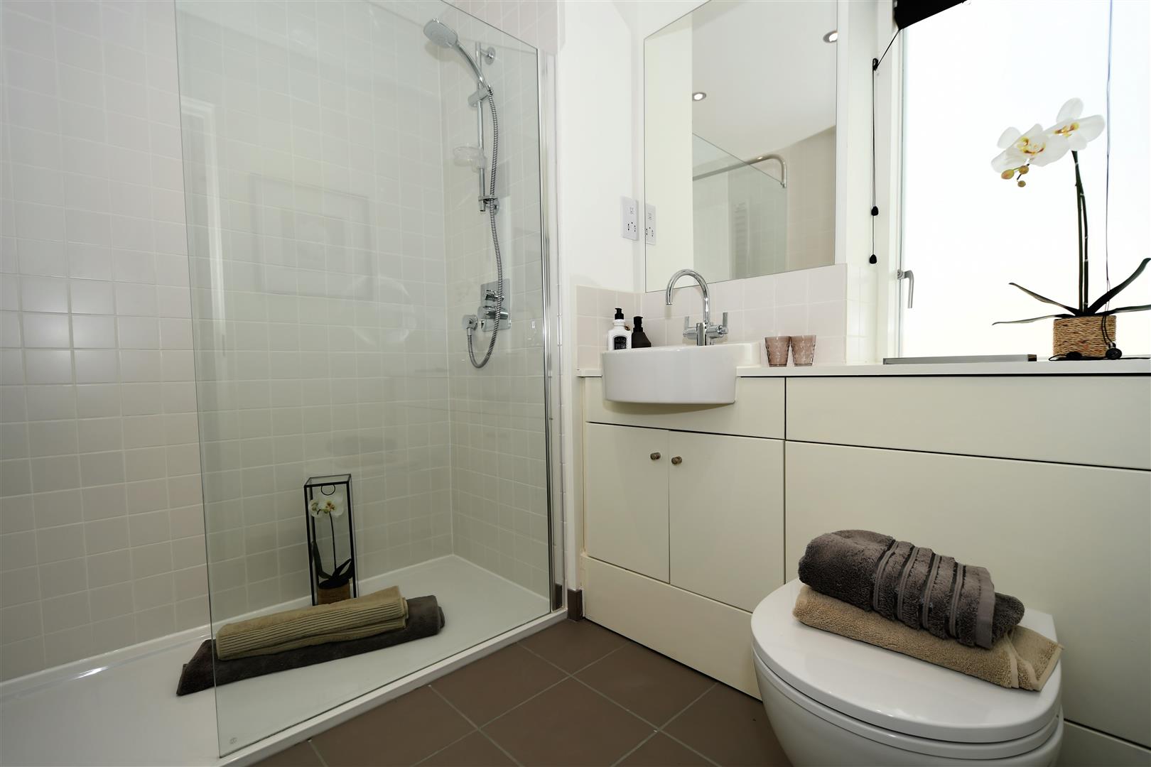 BATHROOM/WC
